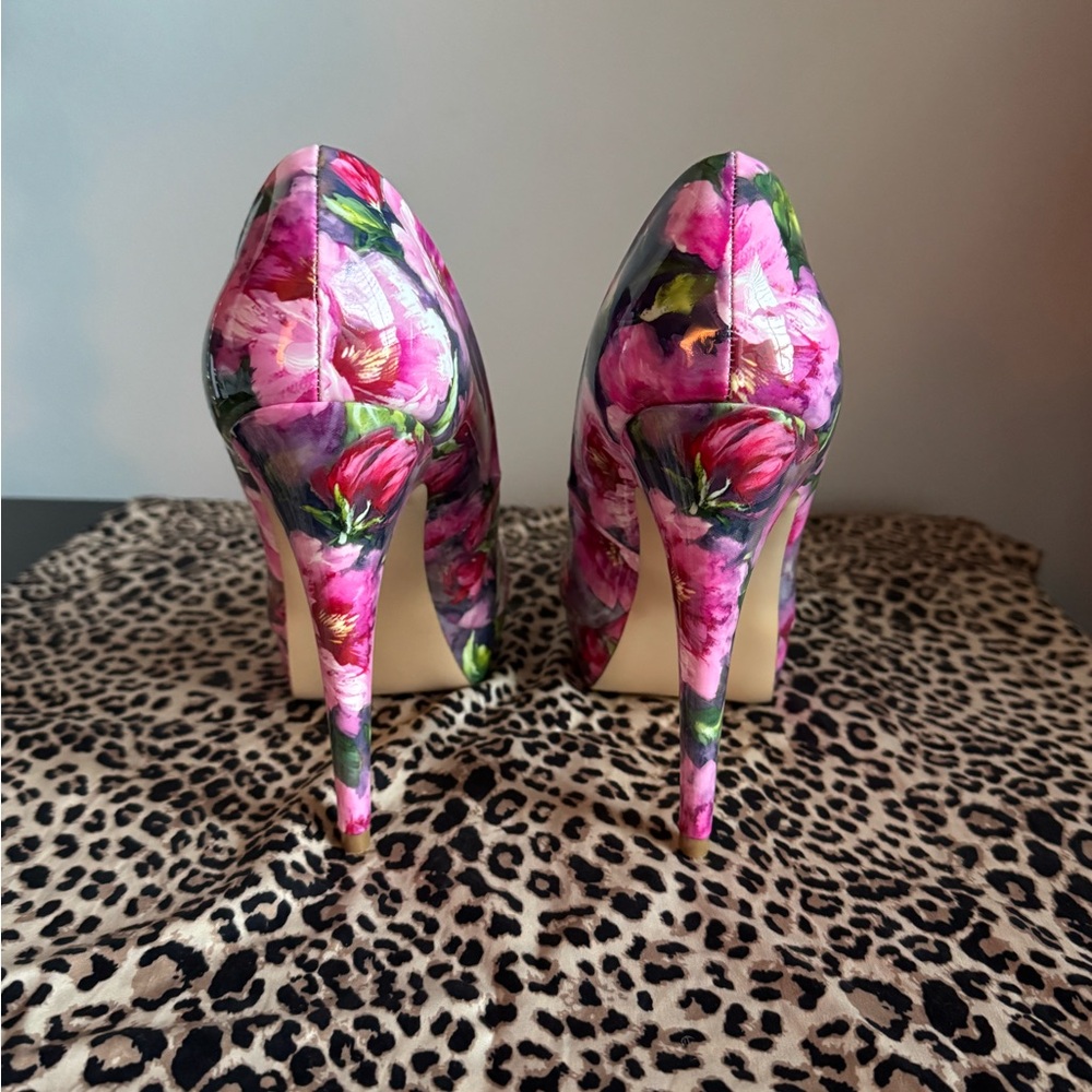 Pink Floral Heels G by Guess - Picture 4 of 5